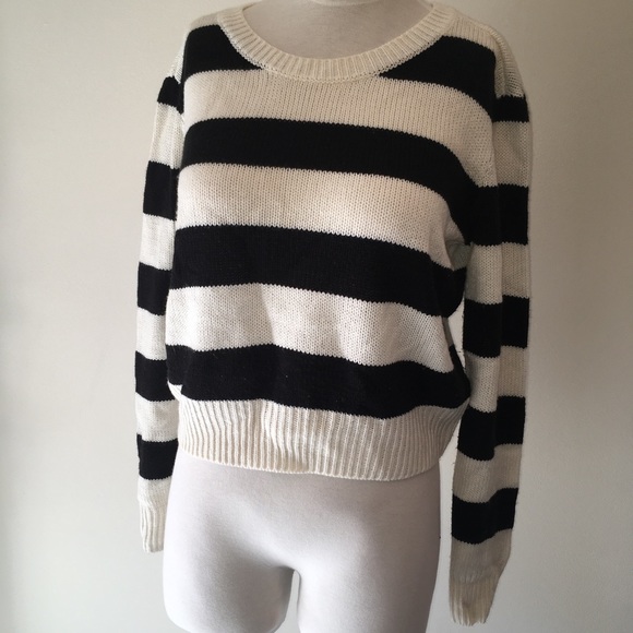 H&M Sweaters - FINAL SALE ⭐️H&M Divided sweater cropped cream